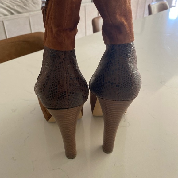 Y2K Bakers Womens Platform Booties Size 9 Brown Snakeskin 5" Heel Fall Shoe - Picture 4 of 8